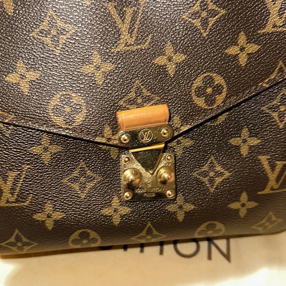 Louis Vuitton Pochette Métis Monogram - Picture 5 of 10